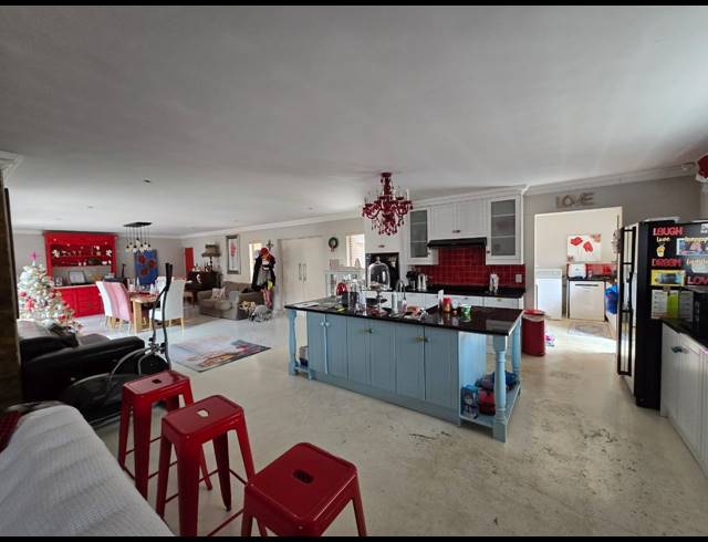 4 BEDROOM FREESTANDING FOR SALE IN PETERSFIELD